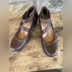 Earth Origins Brown Marietta Mackenzie Leather women’s shoes . Sz. 8.5M.